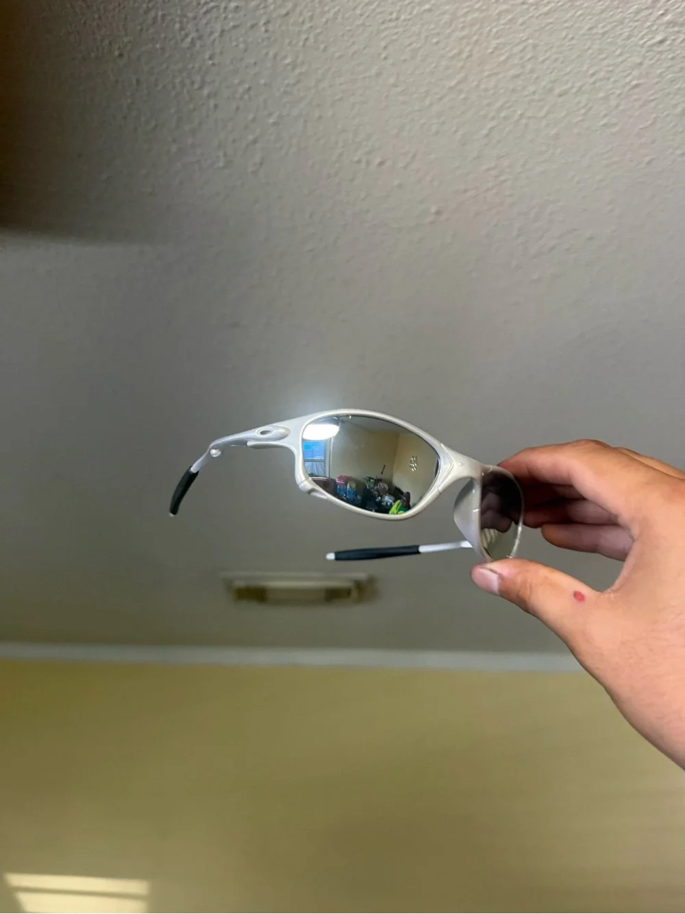 White Sport Sunglasses with Mirrored Lenses Oakley